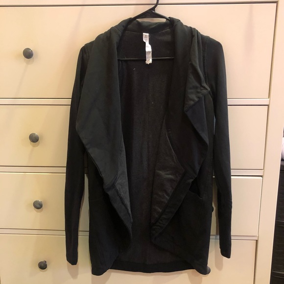 LuluLemon thats a wrap jacket - Picture 4 of 11